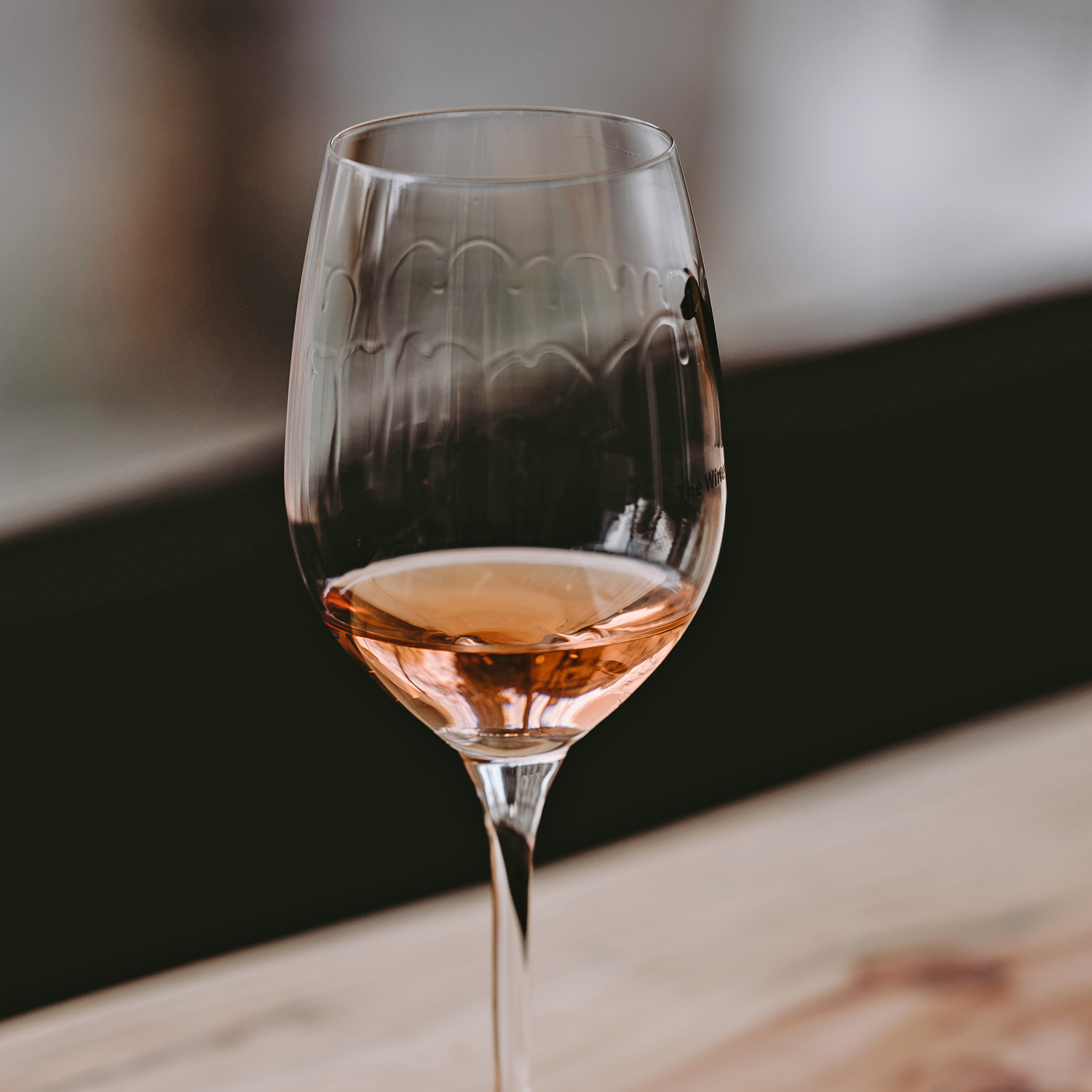 Genießen Sie diesen erfrischenden Roséwein