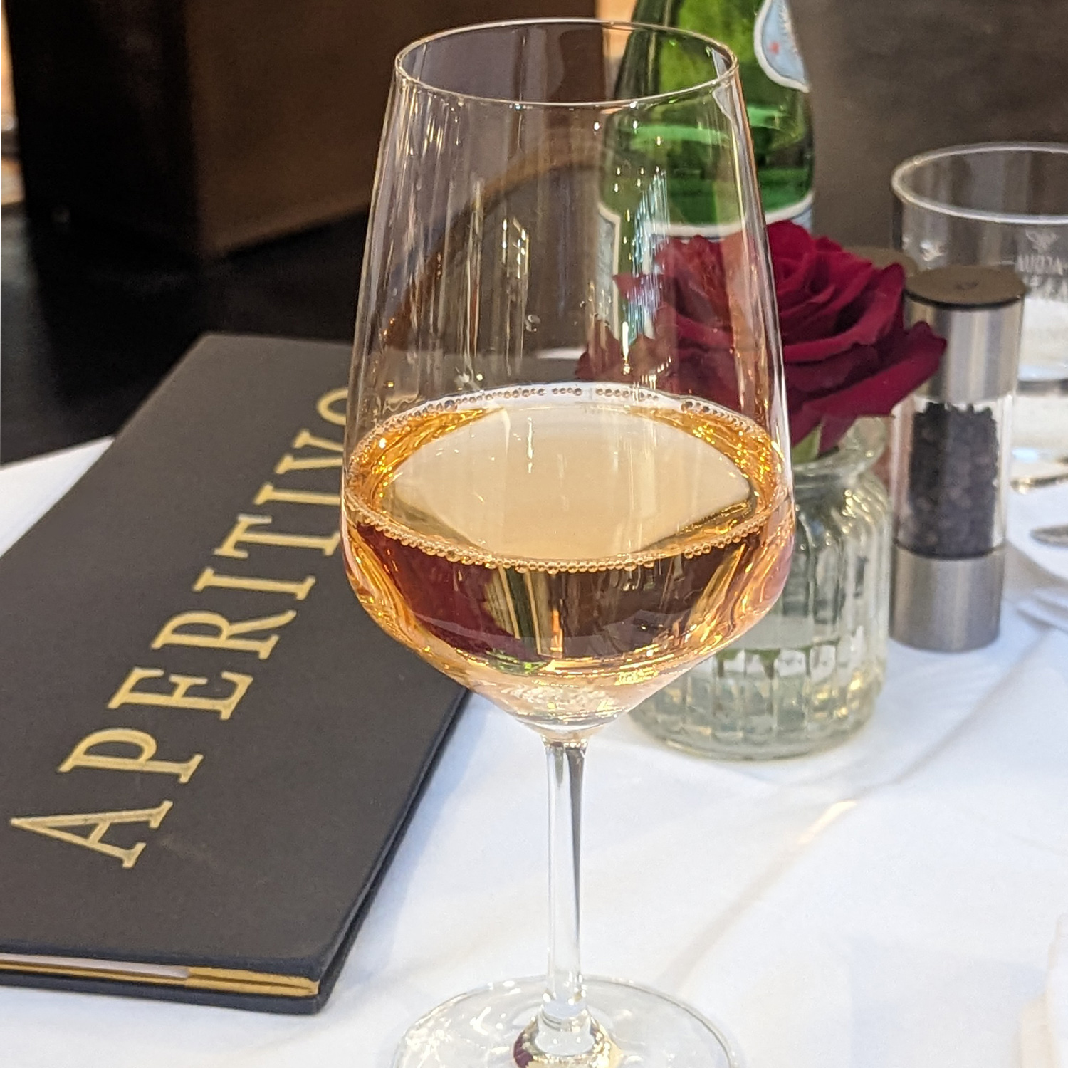 Genießen Sie diesen erfrischenden Roséwein