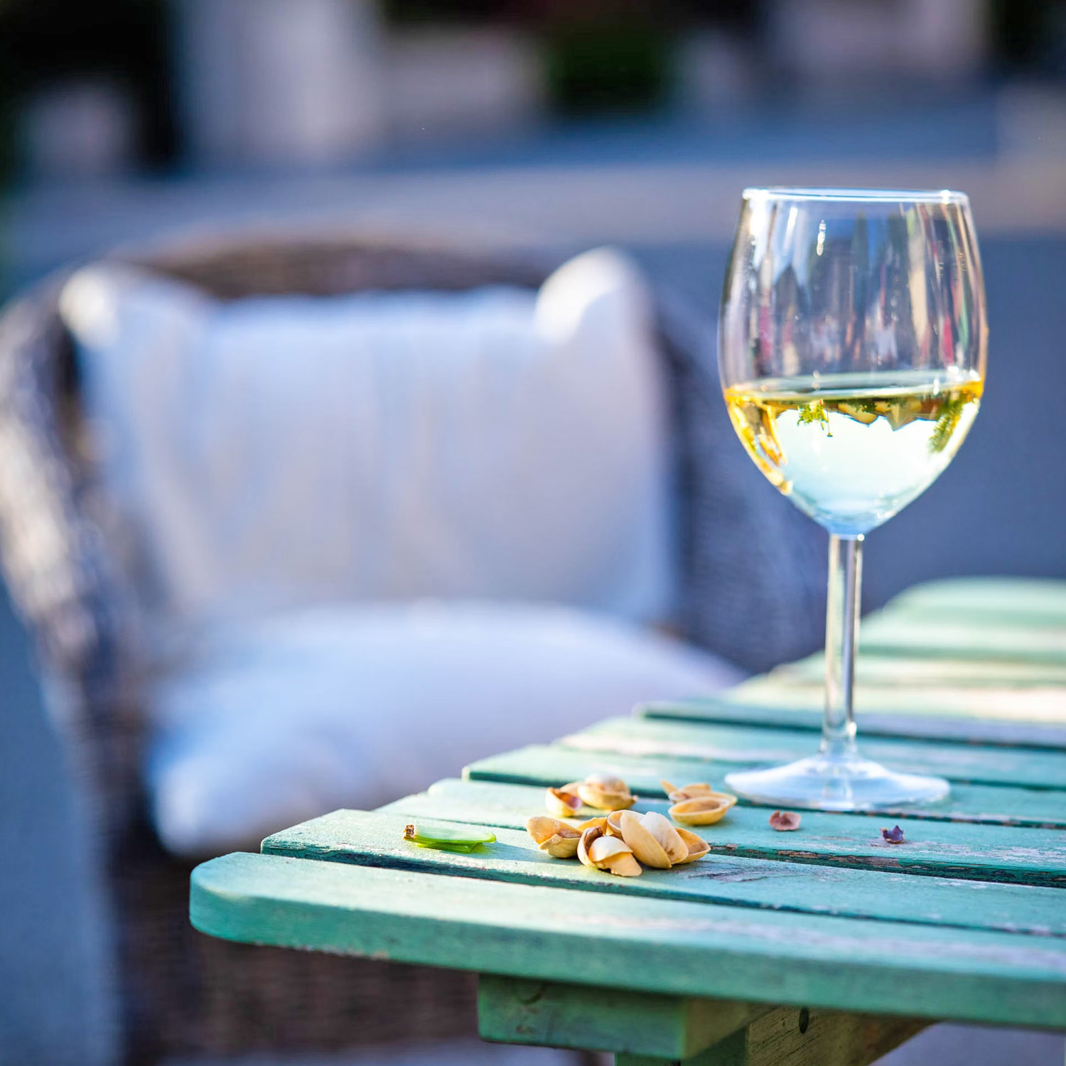 Genießen Sie diesen schmackhaften Weißwein