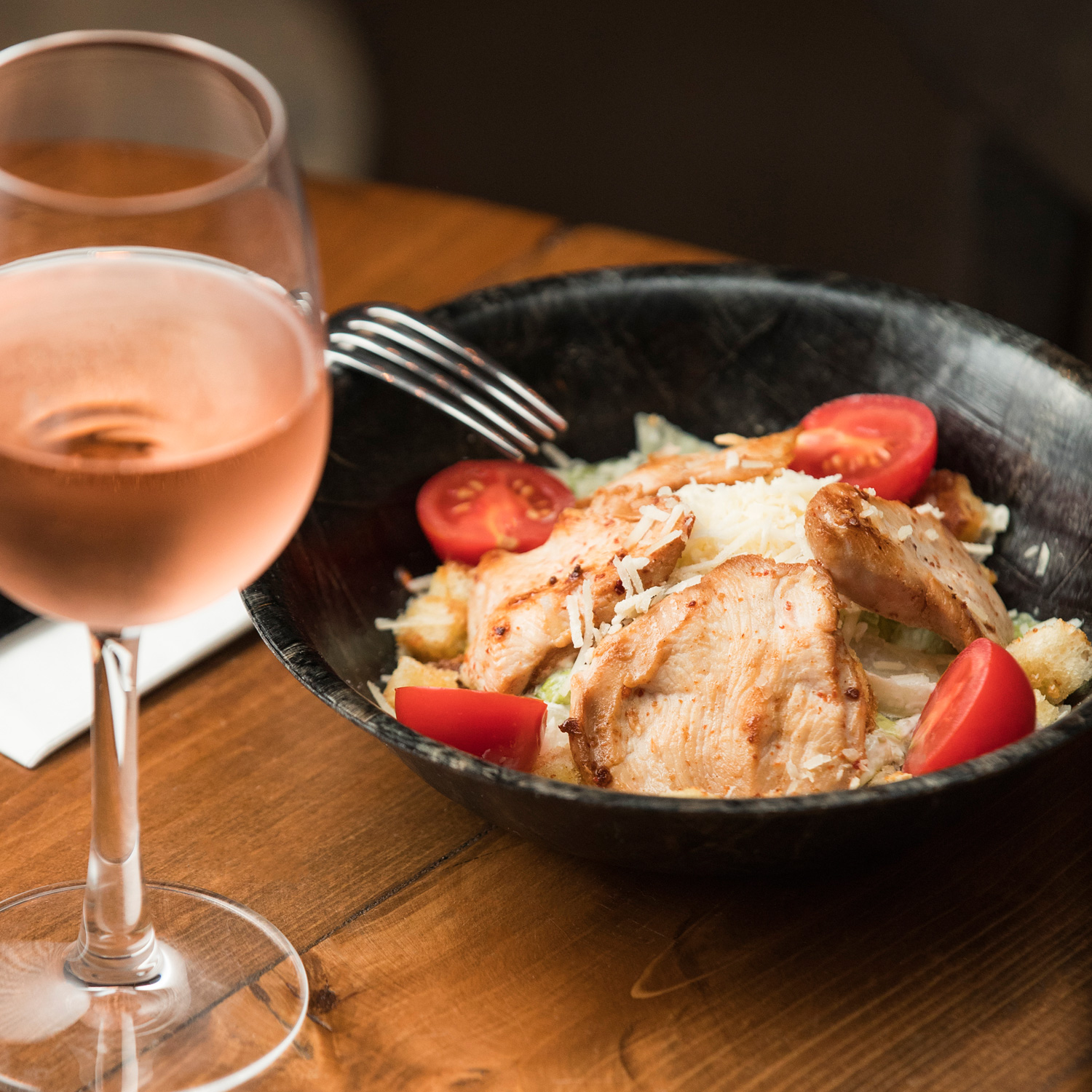 Genießen Sie diesen erfrischenden Roséwein