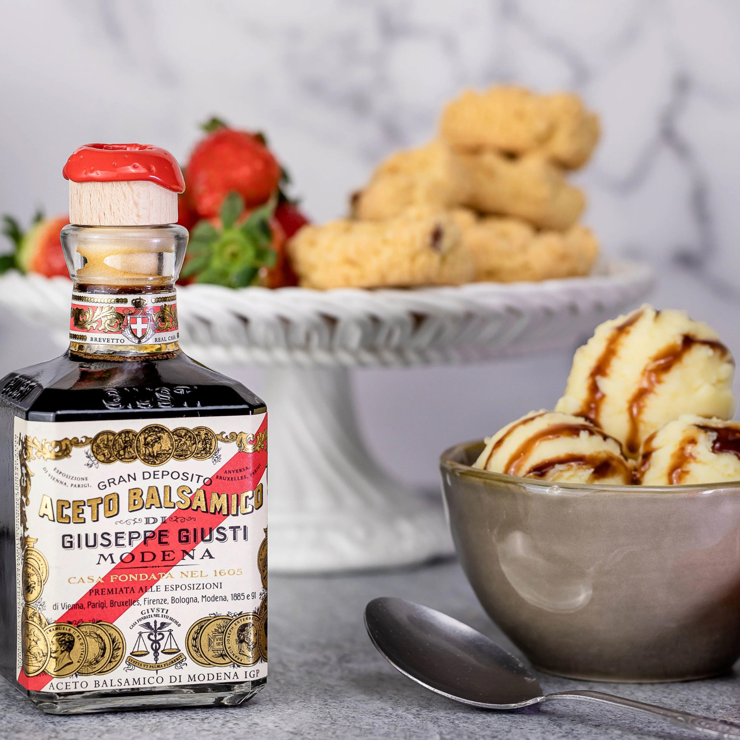 Aceto Balsamico di Modena 5 Gold Medaillen Cubica IGP Giuseppe Giusti
