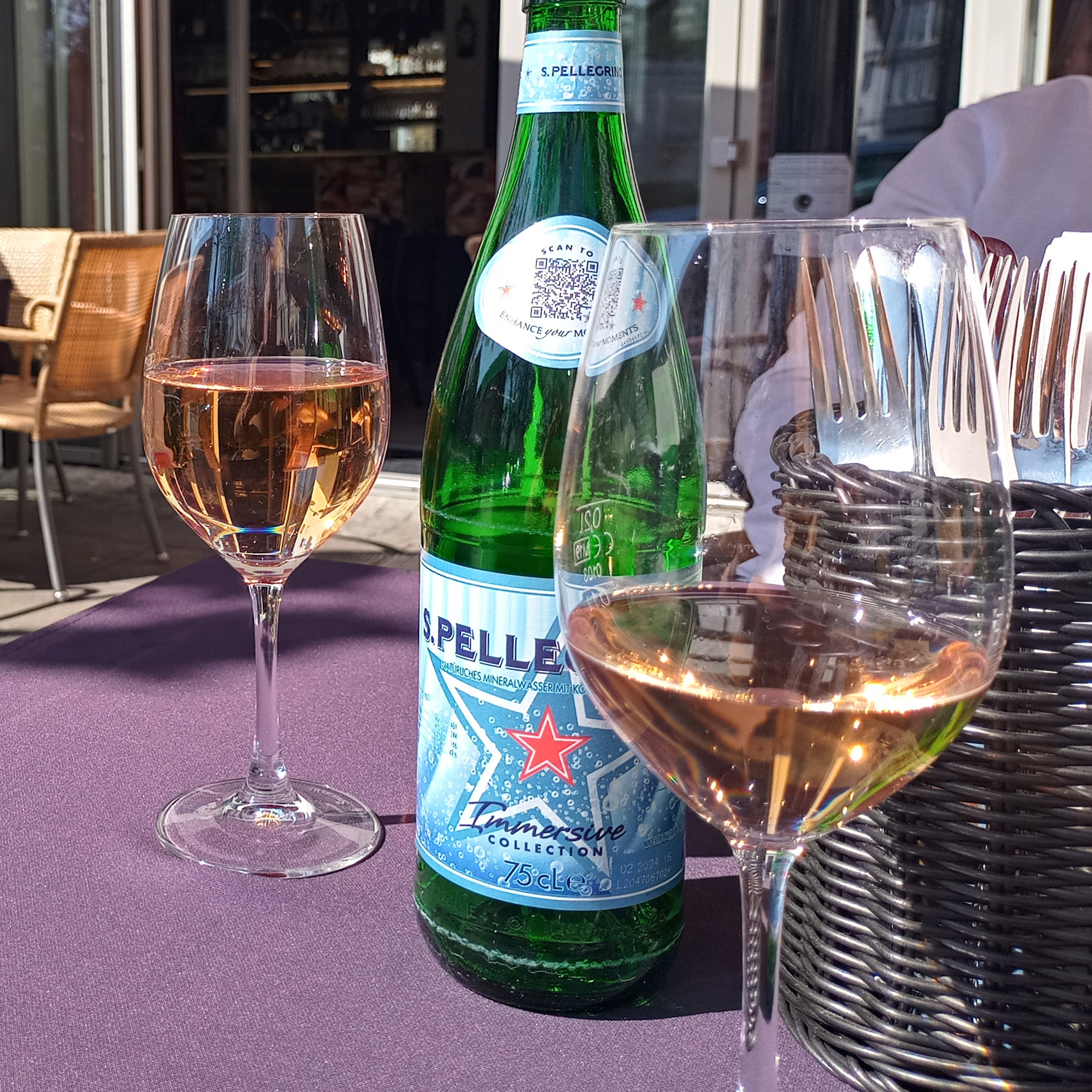 Genießen Sie diesen erfrischenden Roséwein