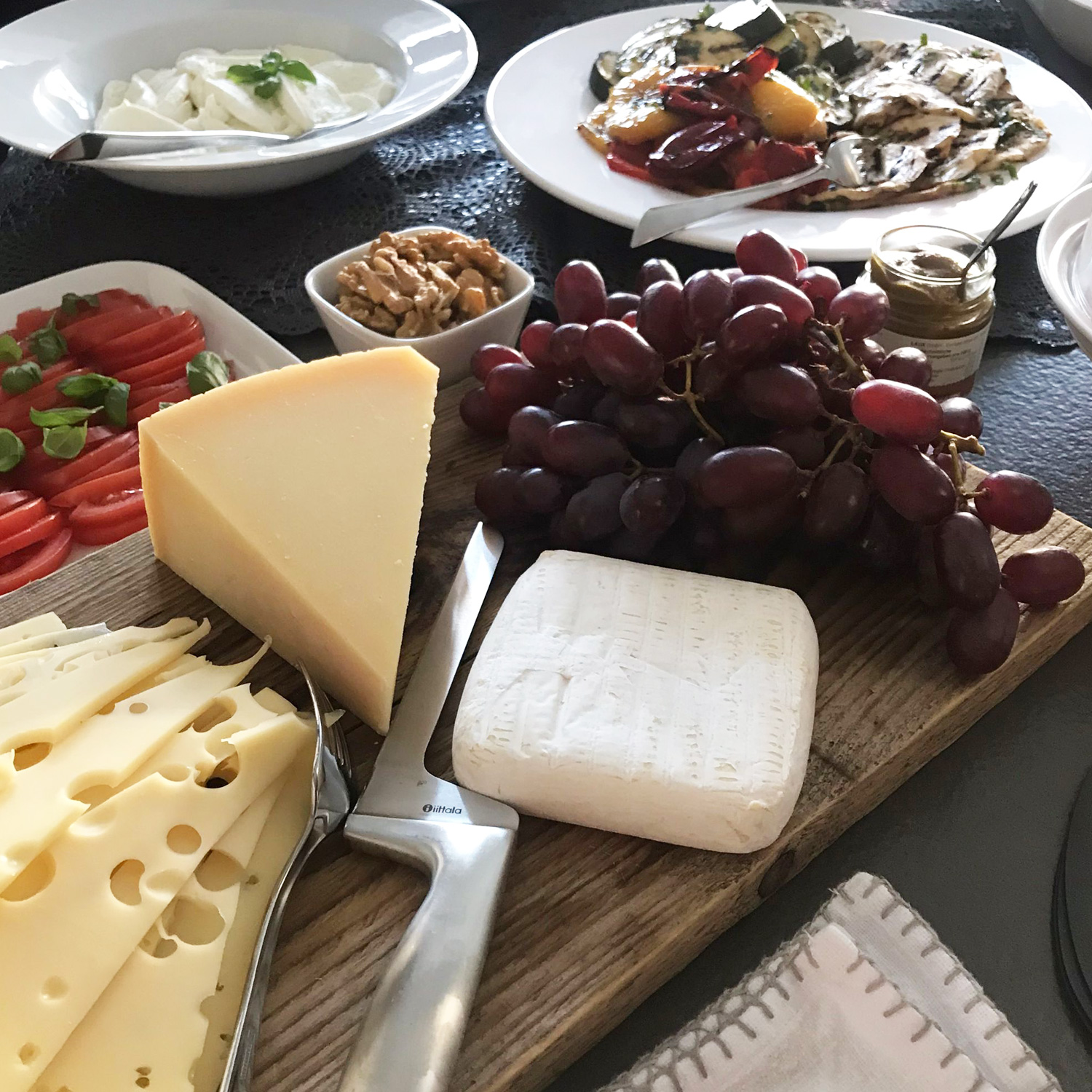 Käseplatte als tolle Weinbegleitung