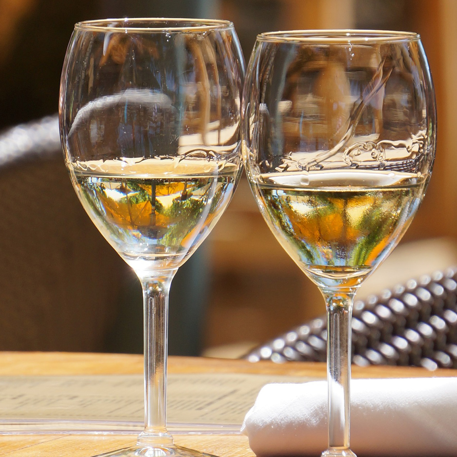 Genießen Sie diesen schmackhaften Weißwein