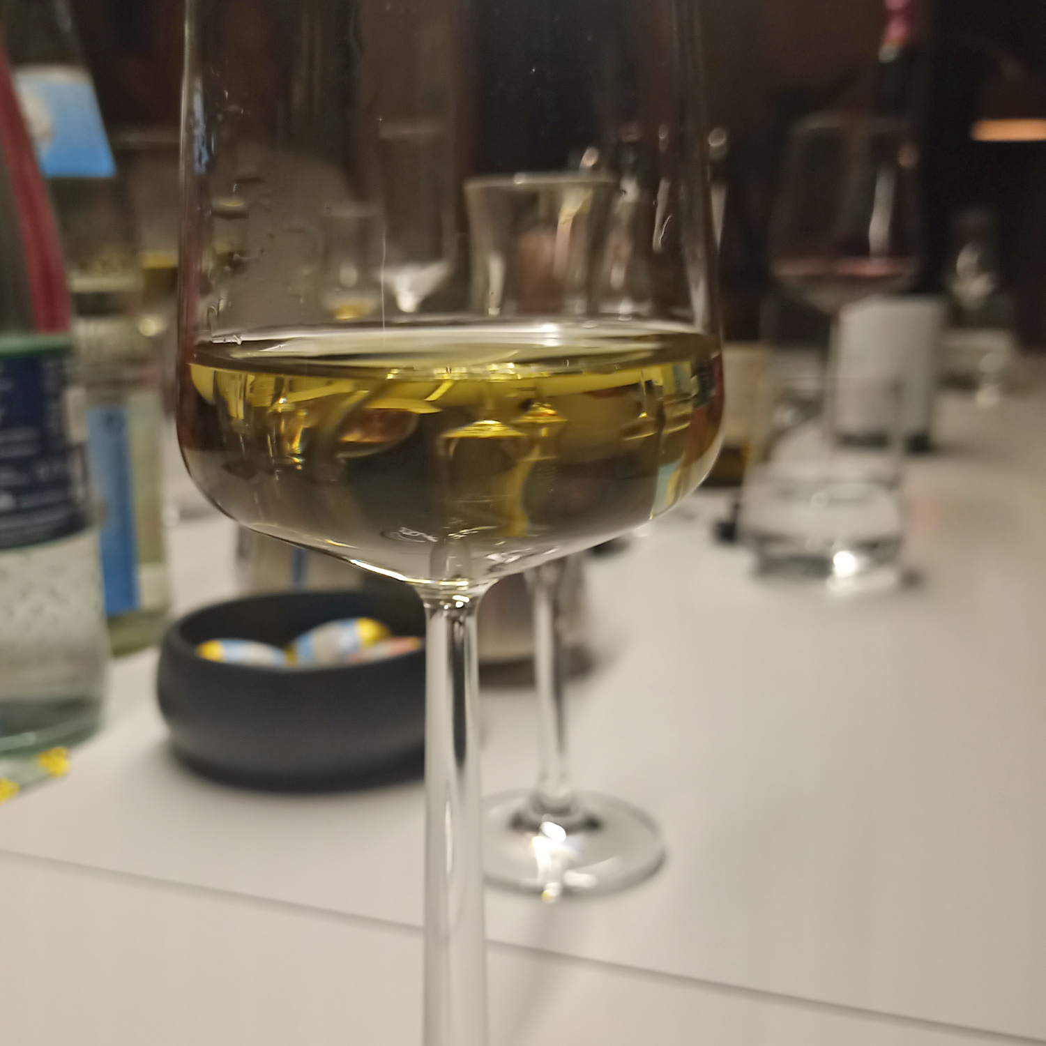 Genießen Sie diesen schmackhaften Weißwein