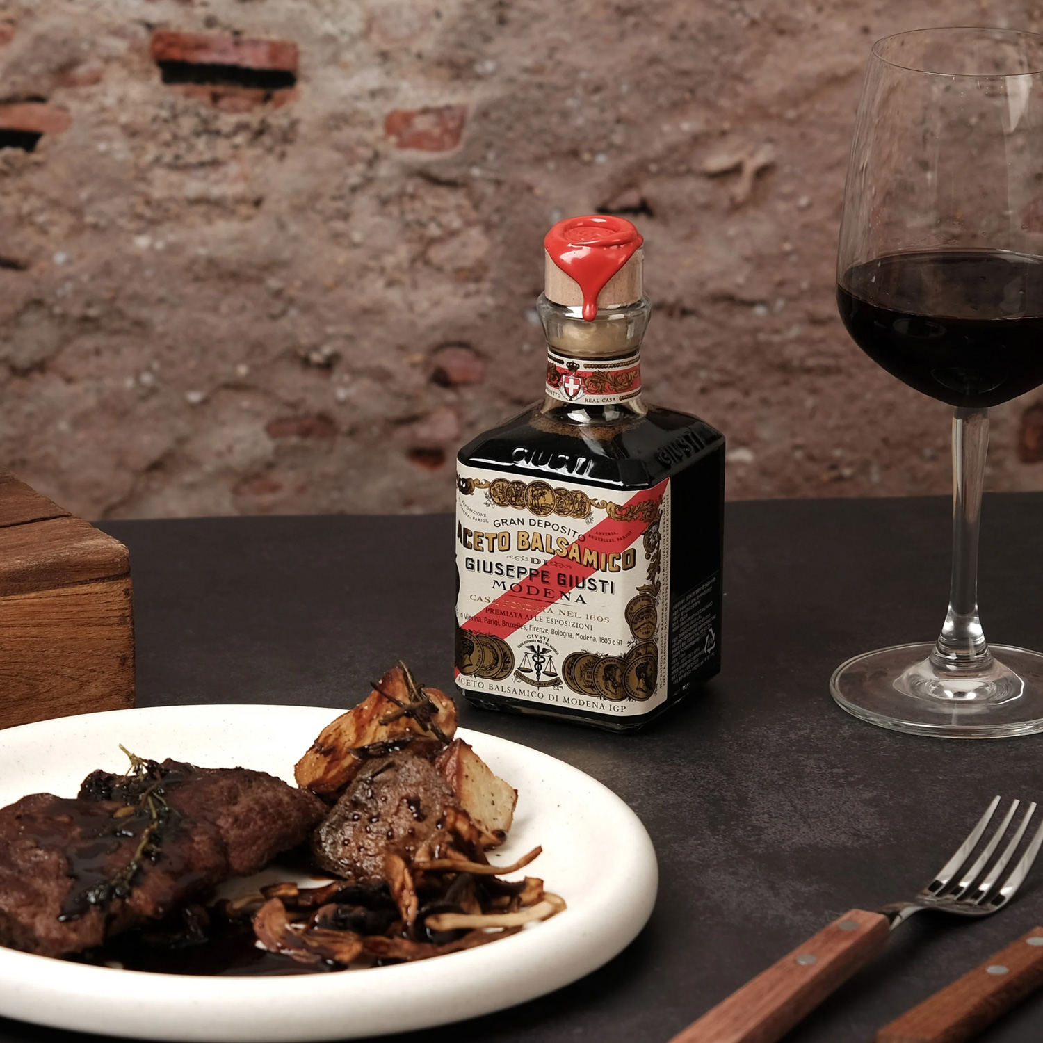 Aceto Balsamico di Modena 5 Gold Medaillen Cubica IGP Giuseppe Giusti