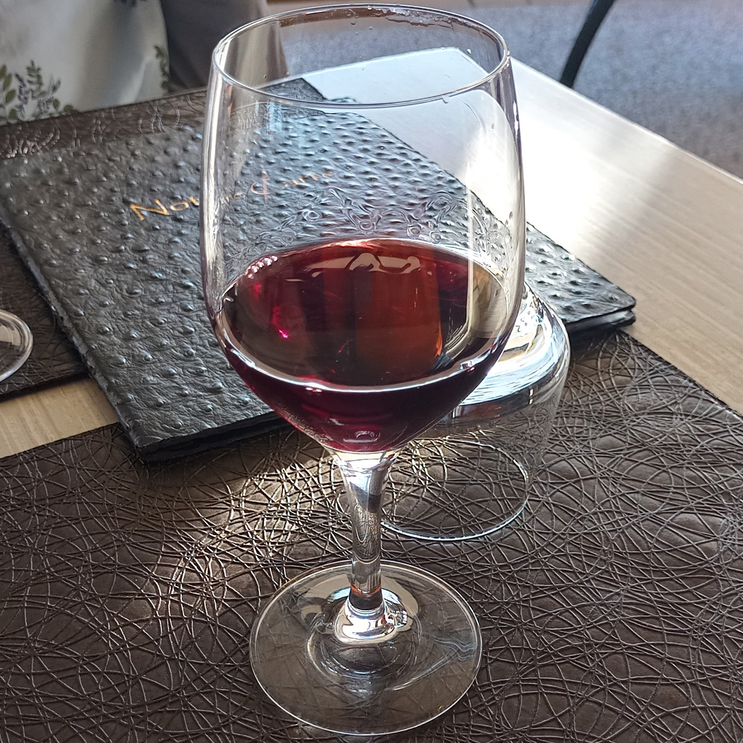 Ausgezeichnet köstlicher Rotwein