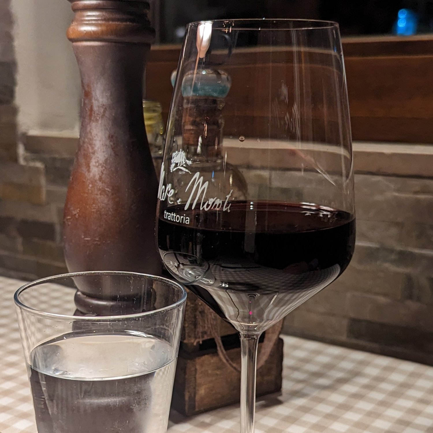 Ausgezeichnet köstlicher Rotwein