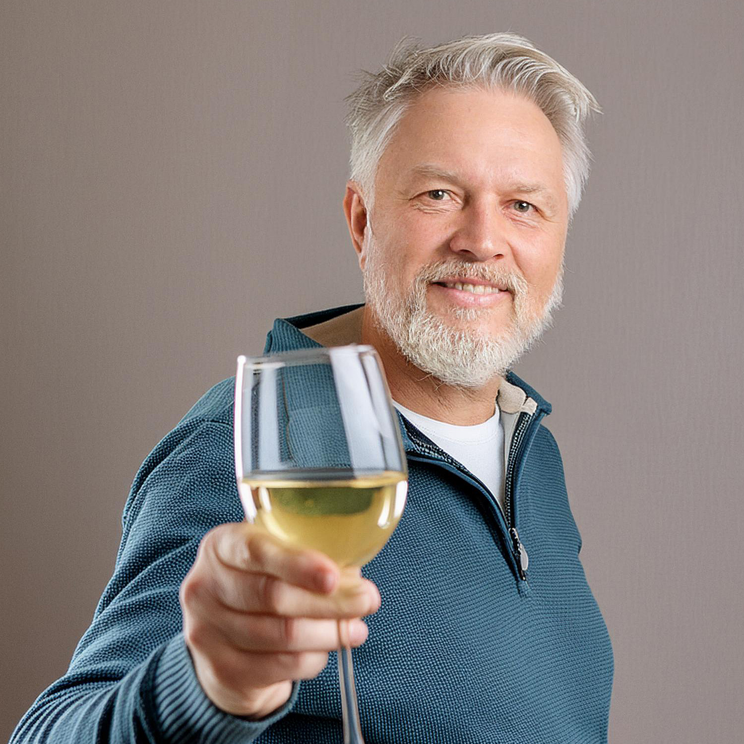 Genießen Sie diesen schmackhaften Weißwein