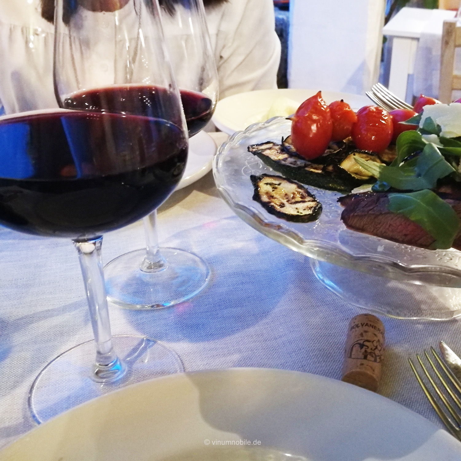 Ausgezeichnet köstlicher Rotwein