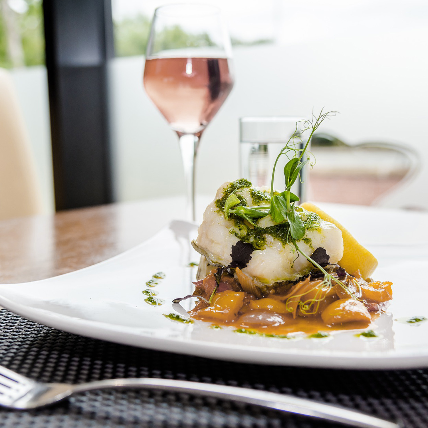 Genießen Sie diesen erfrischenden Roséwein