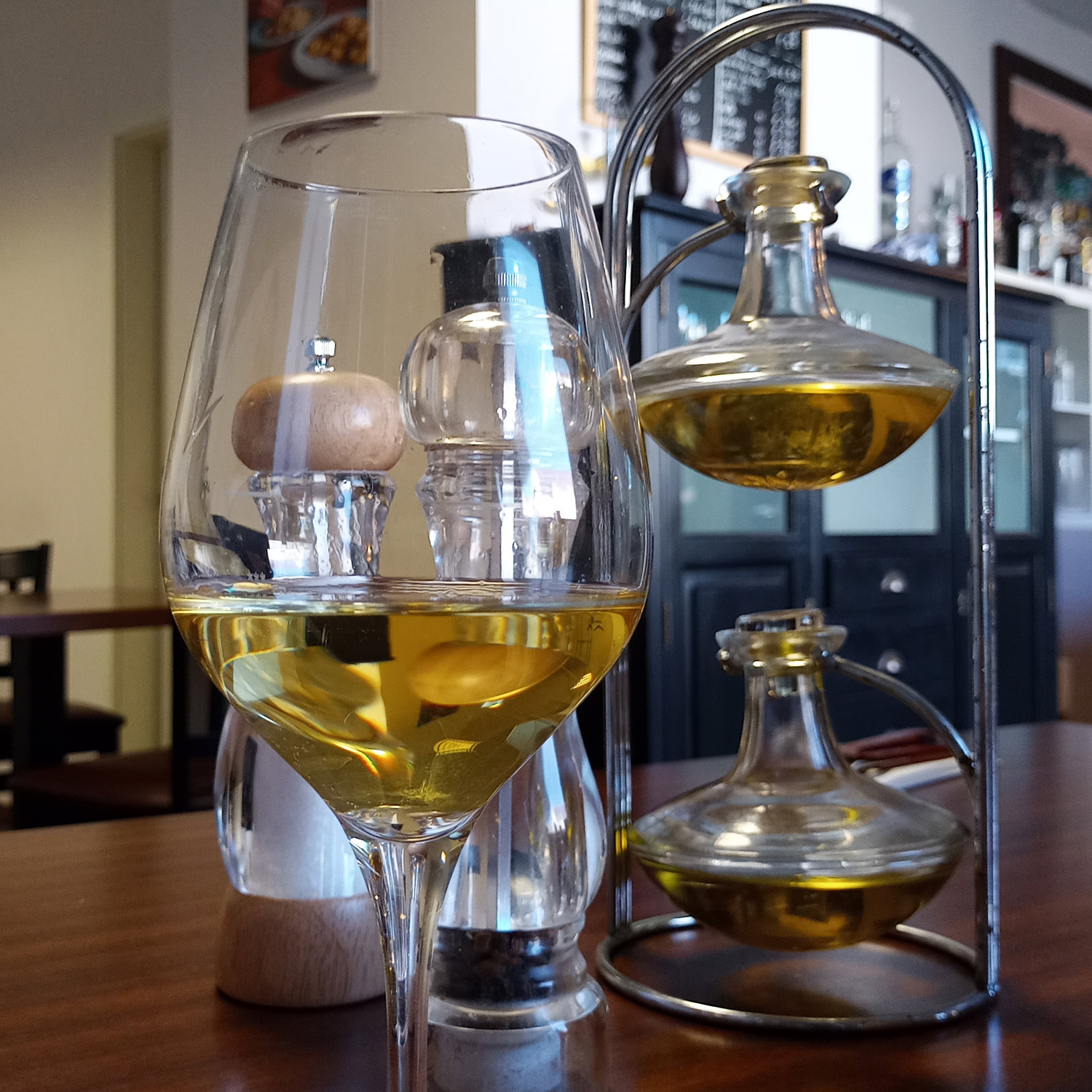 Genießen Sie diesen schmackhaften Weißwein