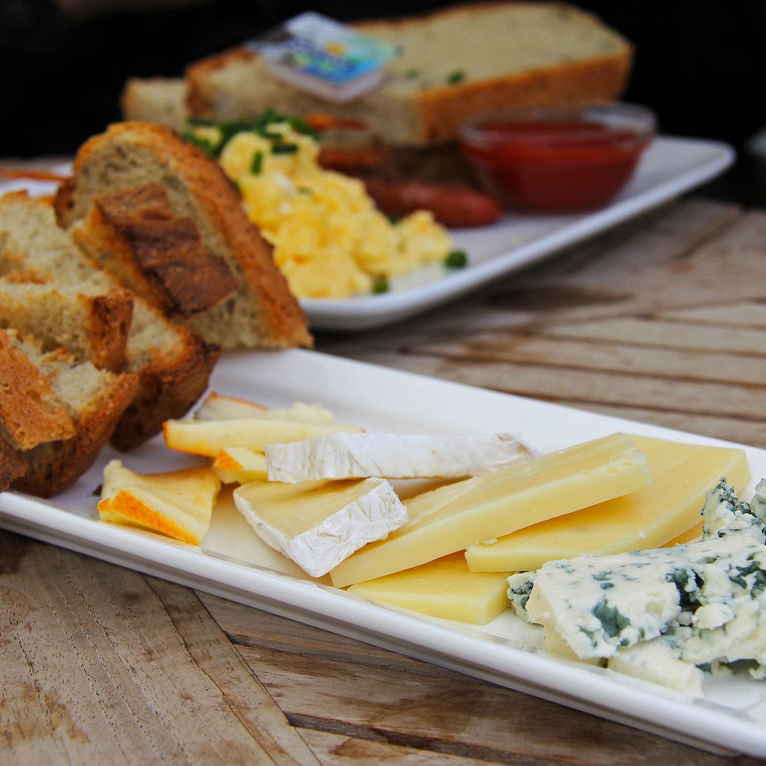 Käseteller als Weinbegleitung