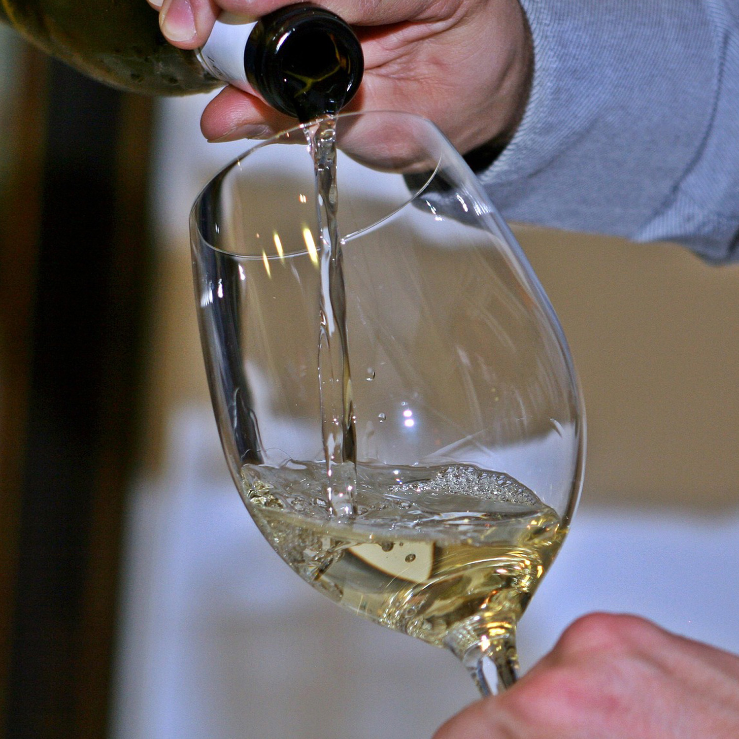 Genießen Sie diesen schmackhaften Weißwein