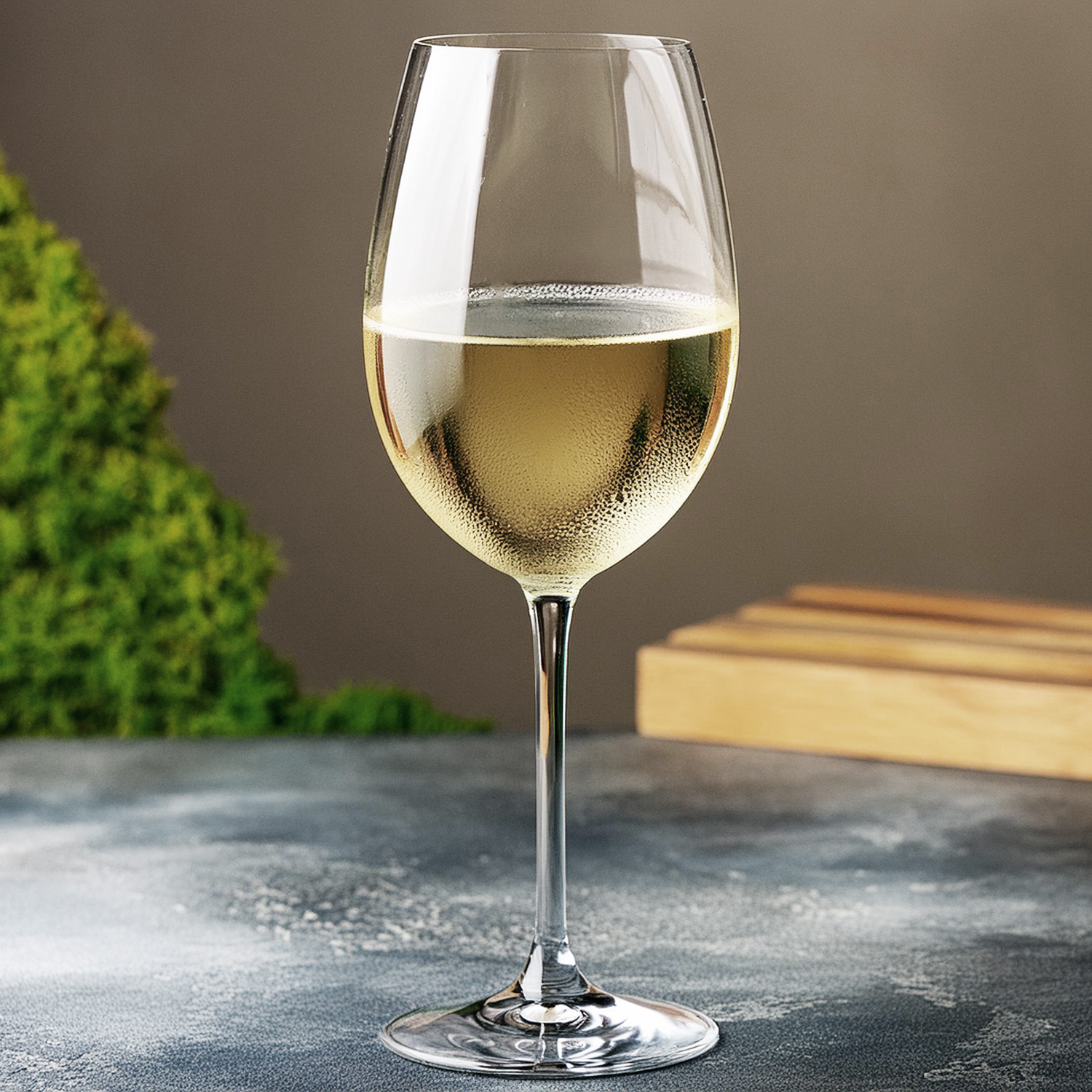 Genießen Sie diesen schmackhaften Weißwein