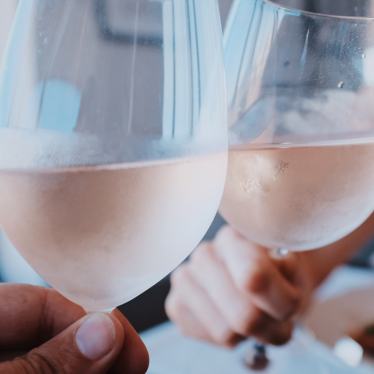 Genießen Sie diesen erfrischenden Roséwein