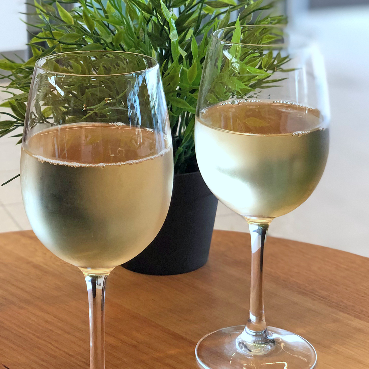 Genießen Sie diesen schmackhaften Weißwein