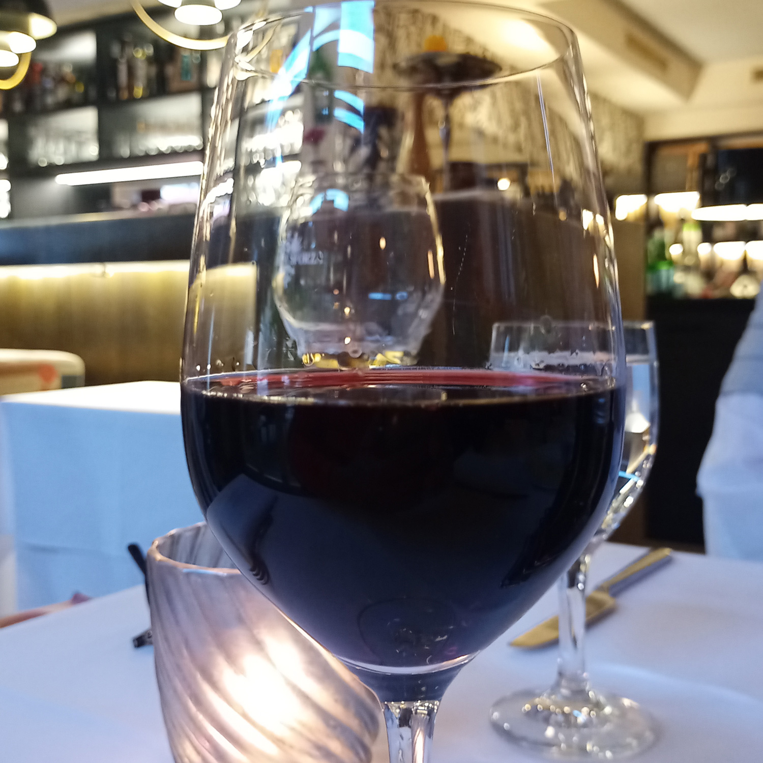 Ausgezeichnet köstlicher Rotwein