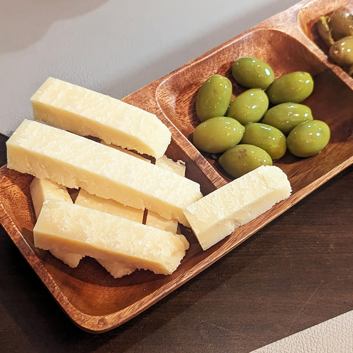 Käseteller als Weinbegleitung