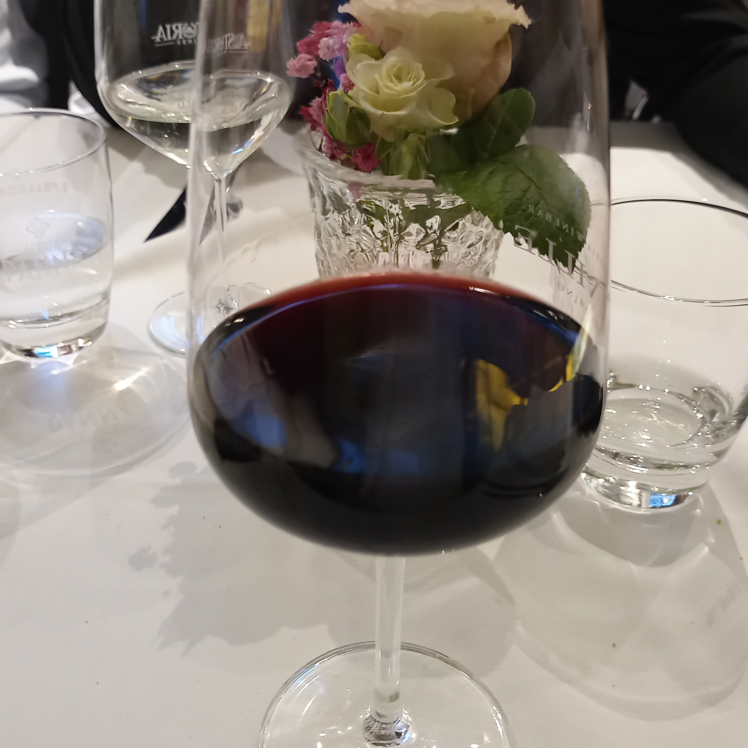 Ausgezeichnet köstlicher Rotwein