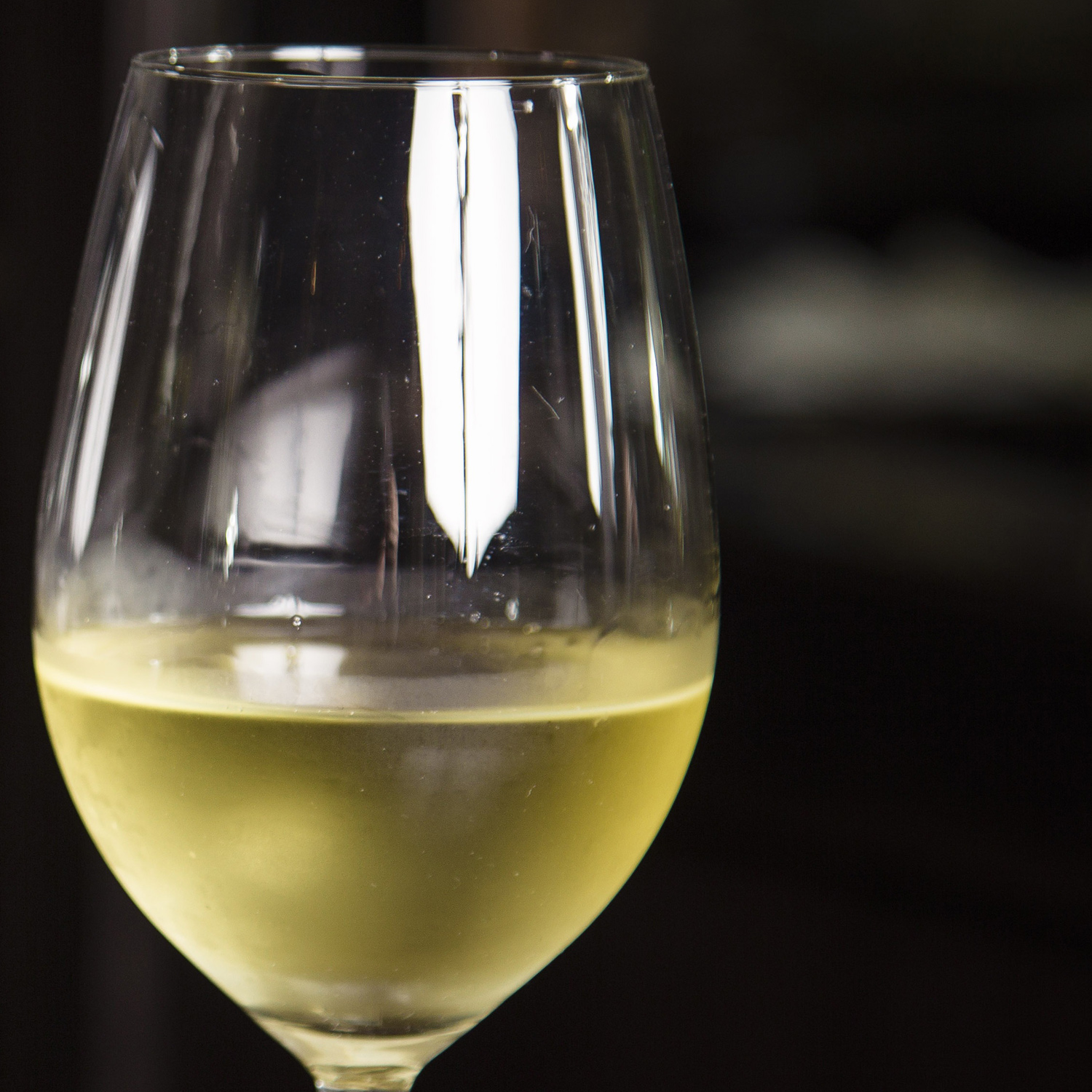 Genießen Sie diesen schmackhaften Weißwein