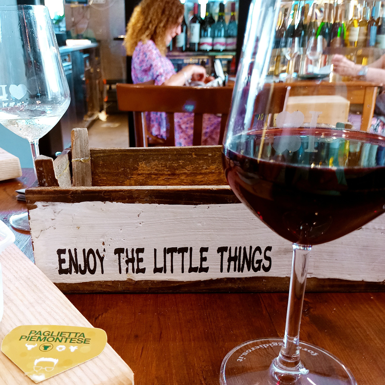 Ausgezeichnet köstlicher Rotwein